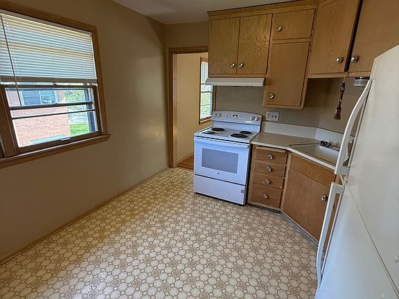 3rd image of 3309 N Dousman St