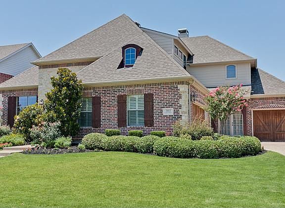 3rd image of 2612 Queen Elaine Dr