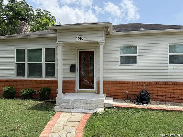 2 bed, 1.0 bath, 1152 sqft, $1,495 — Photo 3