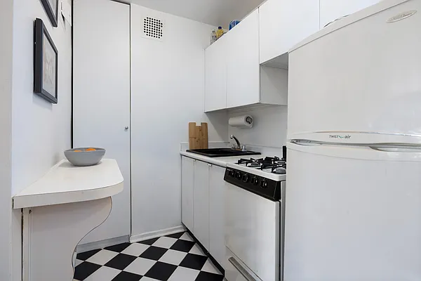 Rented by Douglas Elliman | media 3