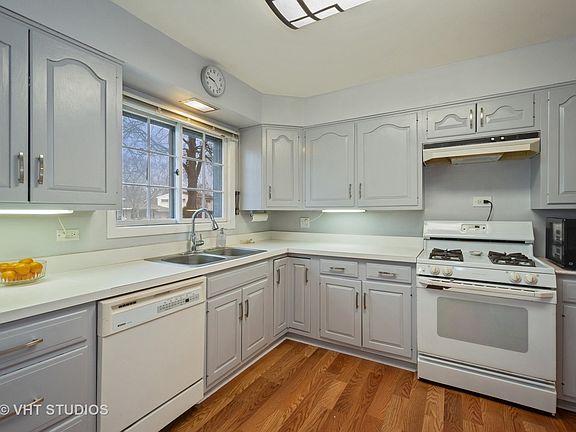 5th image of 403 W Hawthorne Blvd