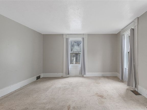 4th image of 45 Lake St
