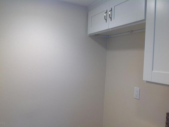 5th image of 2574 Tiller Ave