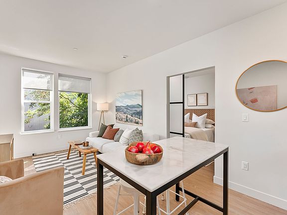 2nd image of 216 13th St #101