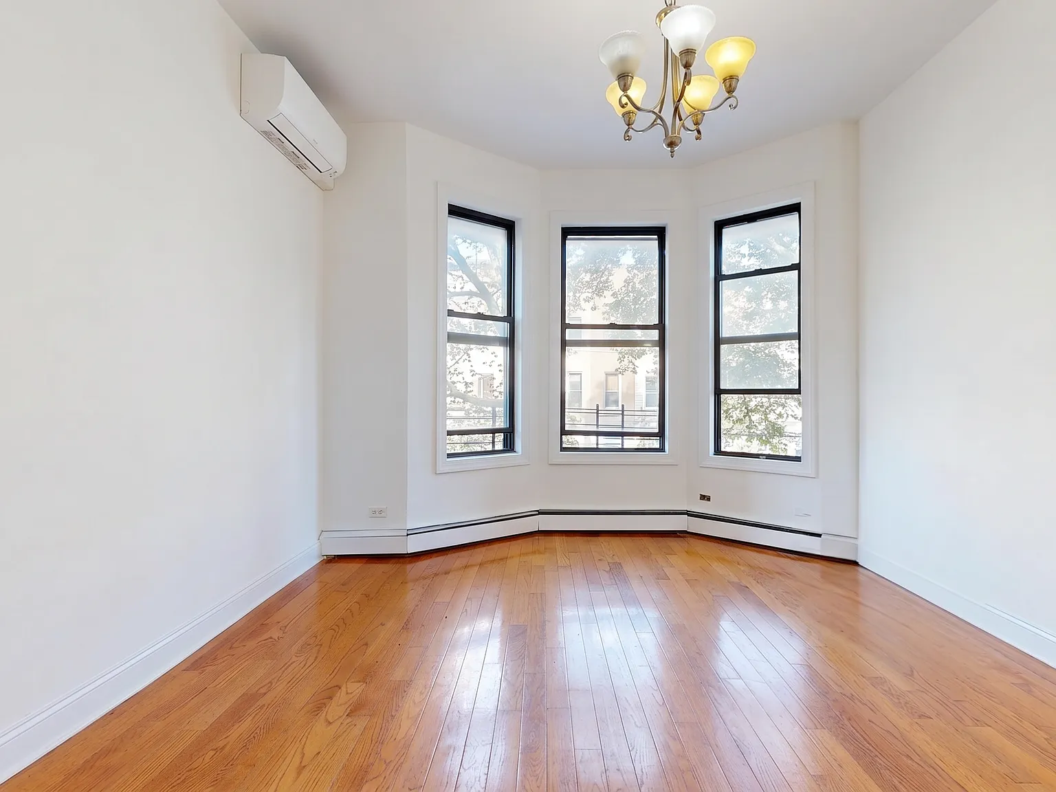 76 Sutton Street — Photo 2