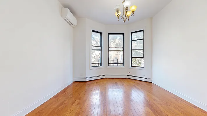 Bedroom, photo 2