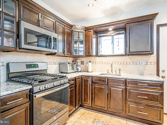 5th image of 1321 McKean St