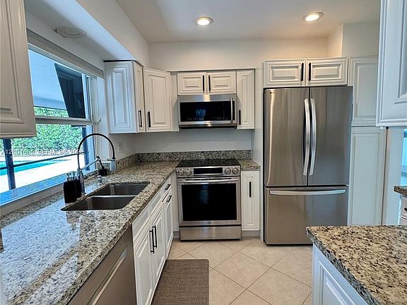 3rd image of 1093 SW 14th St