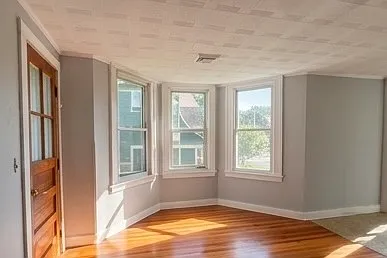 418 N Main St — Photo 3