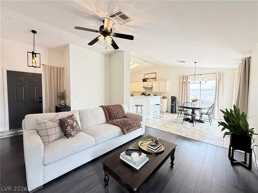 3 bed, 2.0 bath, 1250 sqft, $1,895 — Photo 2