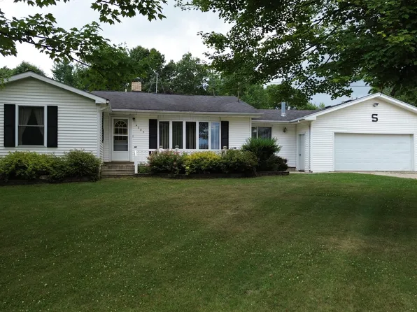 4085 N Cedar Lake Rd, Edmore, MI 48829