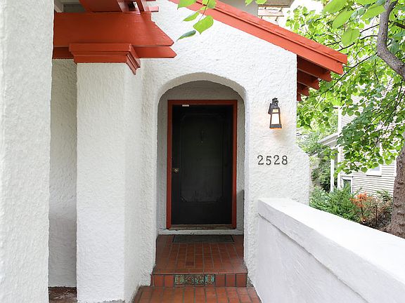 4th image of 2528 Pillsbury Ave