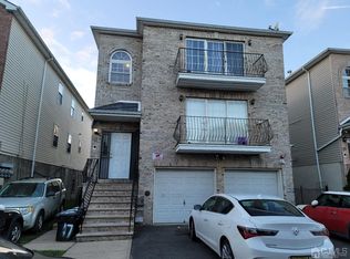 17 Lisa Ct, Newark, NJ 07112