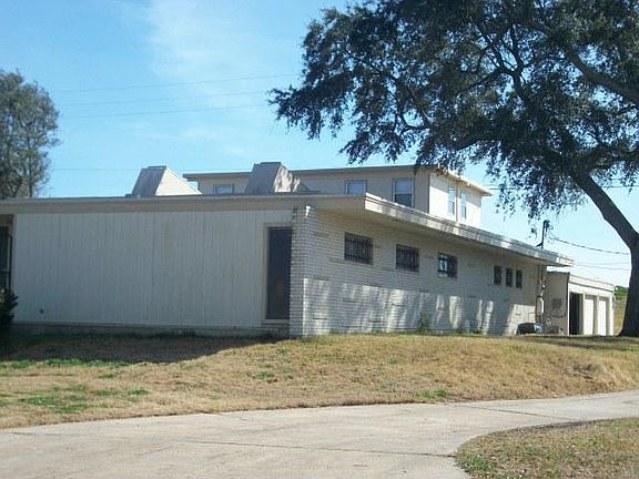 3rd image of 4414 Lakeshore Dr