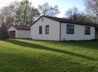 225 Meadowbrook Dr, Bloomington, IL