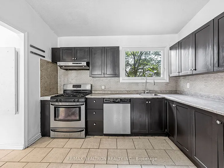 310 East Ave E — Photo 9