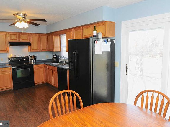 3rd image of 106 Cloverdale Ct