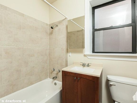 3rd image of 1347 N Dearborn St #1112