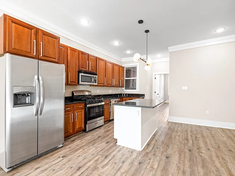 52 Q St NE #1 — Photo 3