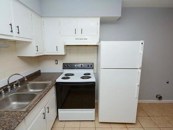 2nd image of 850 W 36th St APT D