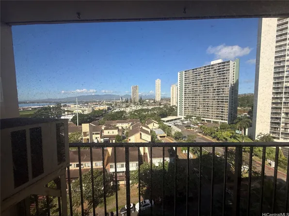 98-351 Koauka Loop APT C1206, Aiea, HI 96701
