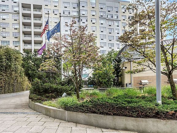 3rd image of 4022 College Point Blvd Ph 1C