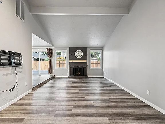 5th image of 4043 SE Spring St