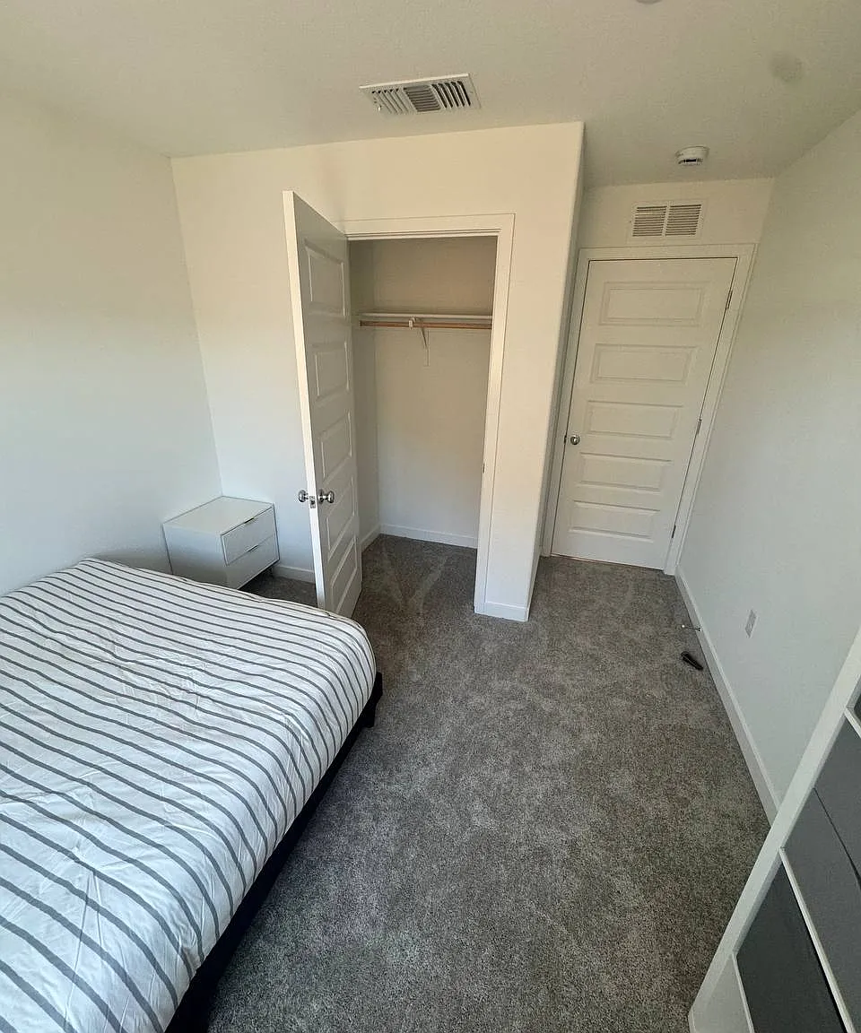 3 bed, 1233 sqft, $900 — Photo 4
