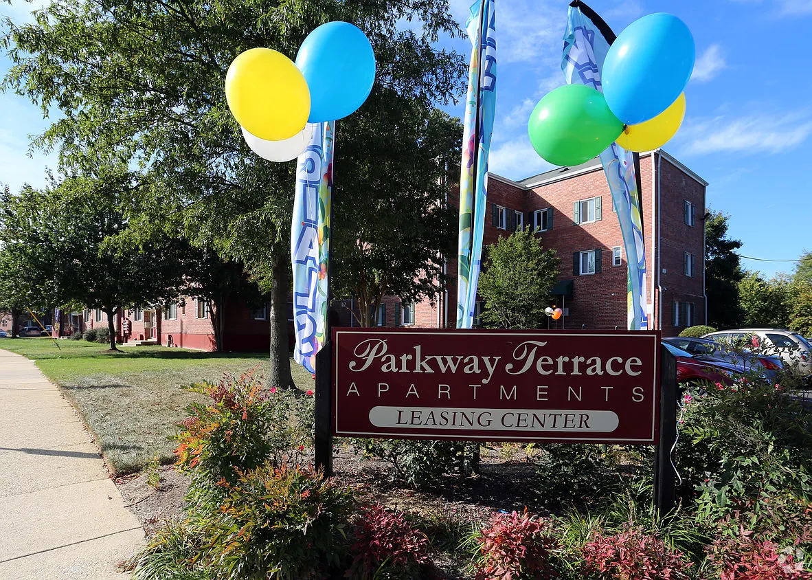Parkway Terrace — Photo 1