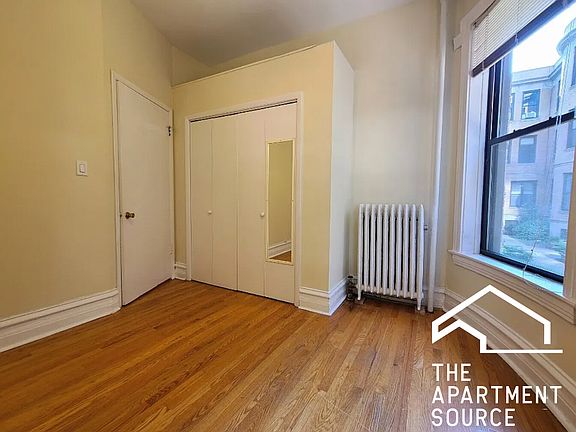 5th image of 1216 N Dearborn Pkwy #1