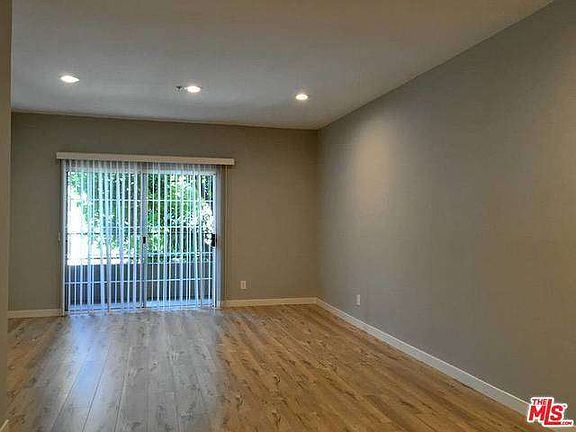 2nd image of 10650 Moorpark St APT 103
