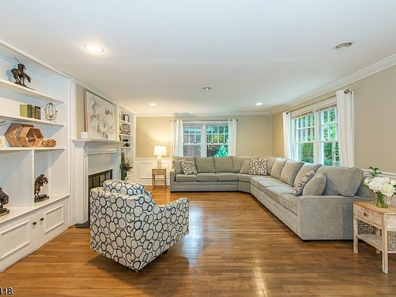 5th image of 38 Valley View Ave