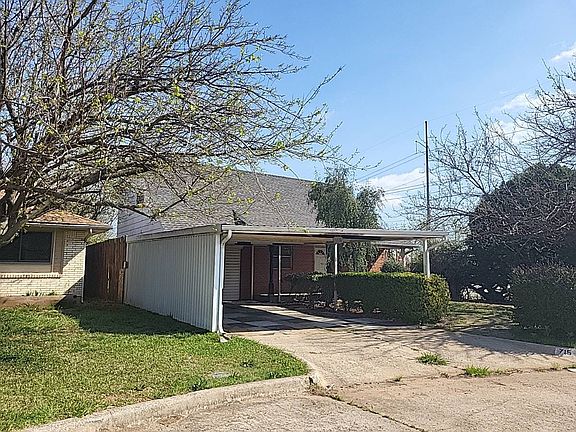3rd image of 715 Harmon Cir