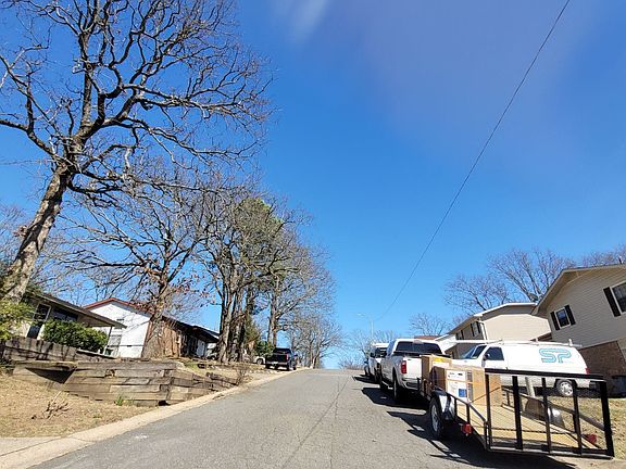 4th image of 220 Windhill Dr