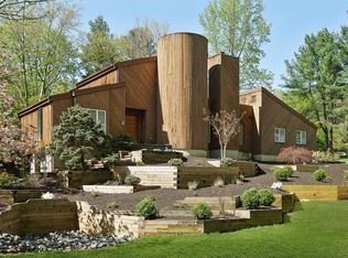 1 Grandview Dr, Holmdel, NJ 07733