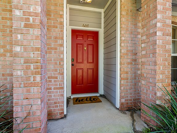 5th image of 607 Hibernia Oaks Dr