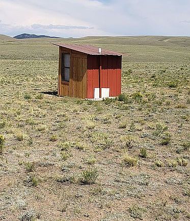 Double seat outhouse