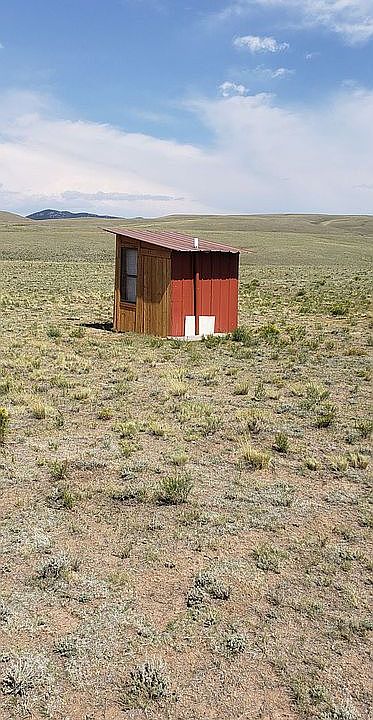 Double seat outhouse