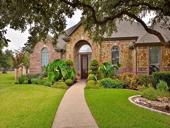 2nd image of 901 Shinnecock Hills Dr