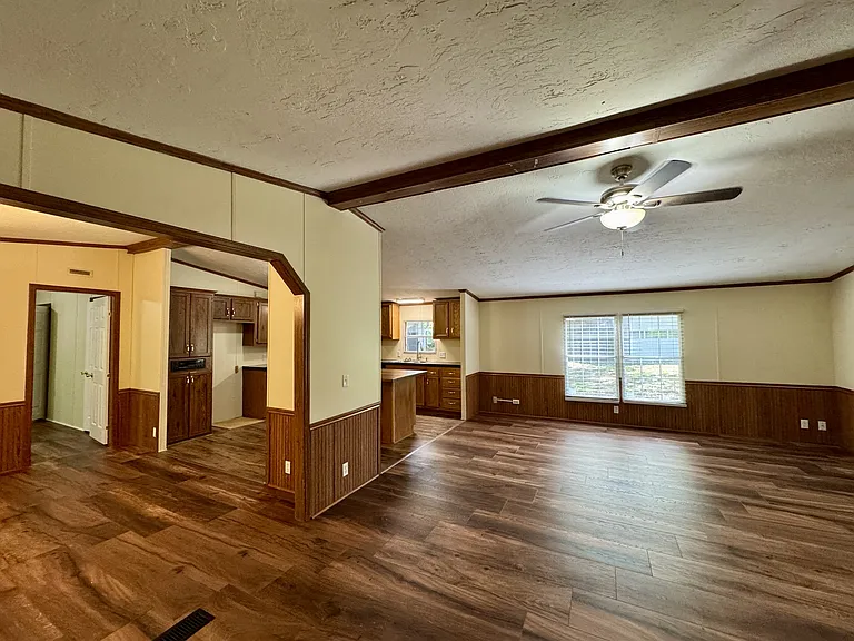 229 Bateman Ln — Photo 4