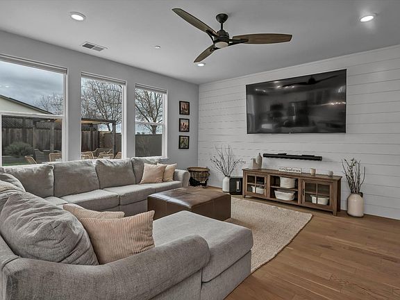 4th image of 7598 Windward Drive