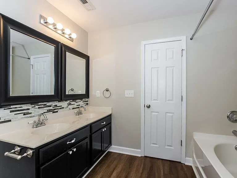 995 Ramsgate Dr SW — Photo 13