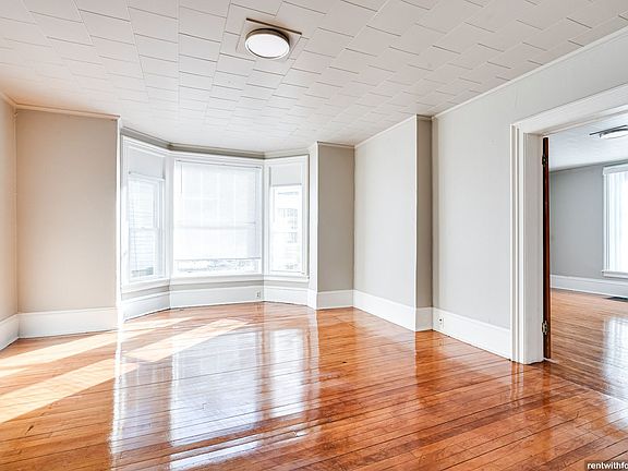 2nd image of 124 E Franklin Ave APT 1