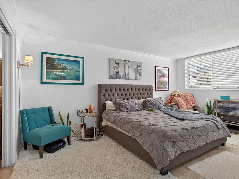1238 Hillsboro Mile #307 — Photo 7