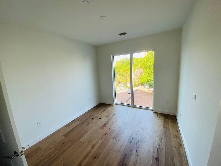644 3rd Ave S #303 — Photo 19