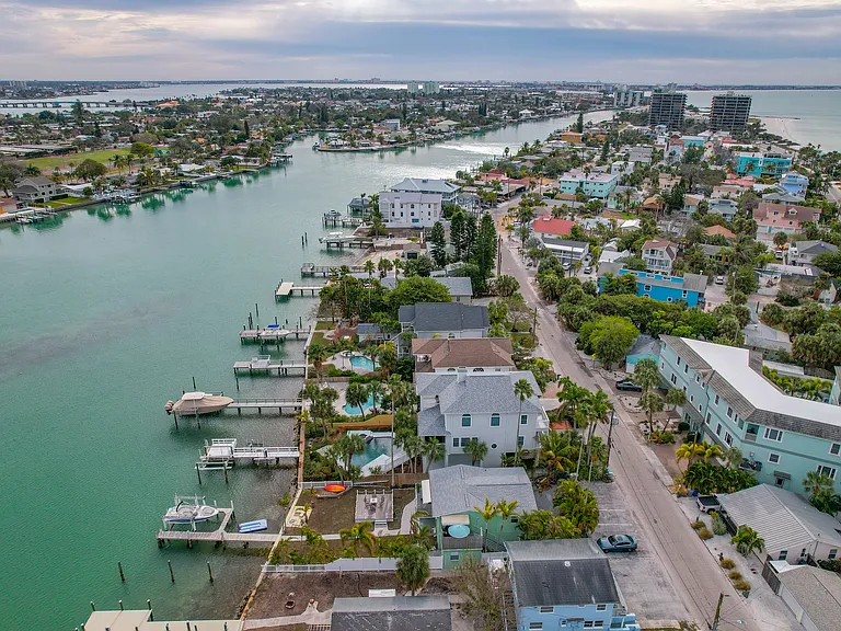8441 Bayshore Dr #B — Photo 31