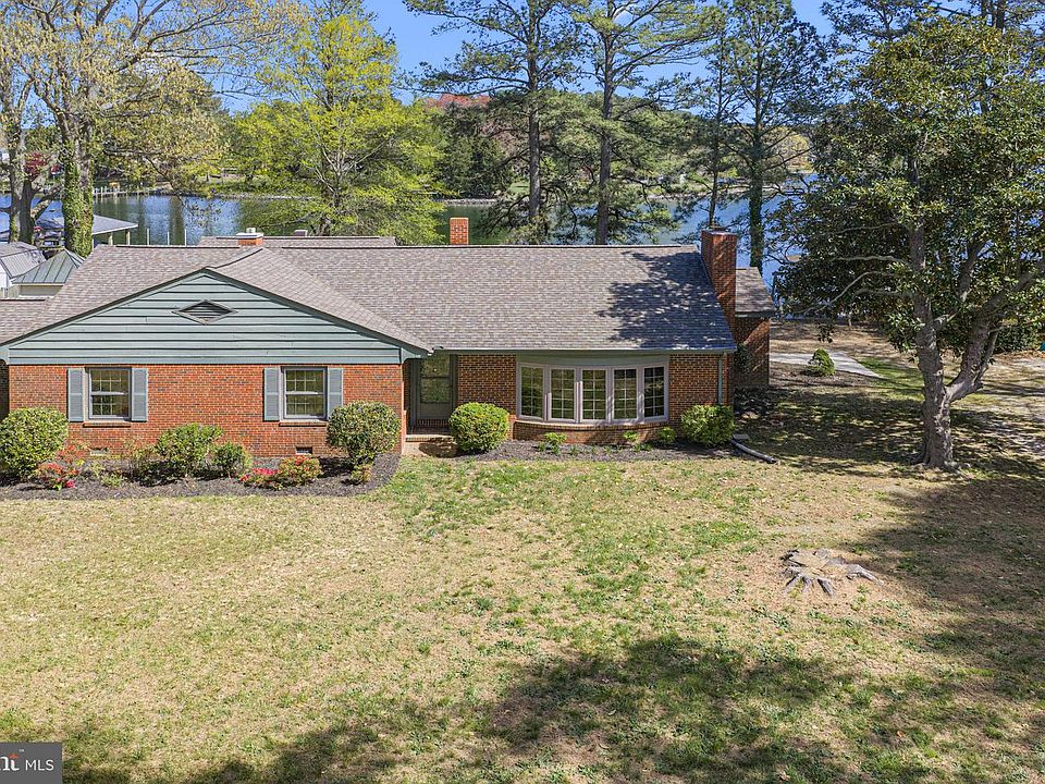 1st image of 137 Pine Dr