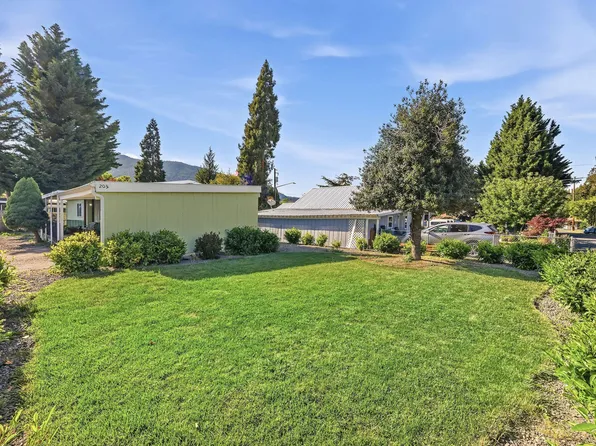 203 Park St, Rogue River, OR 97537