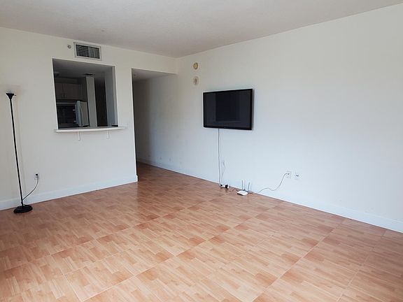 3rd image of 50 Menores Ave APT 402