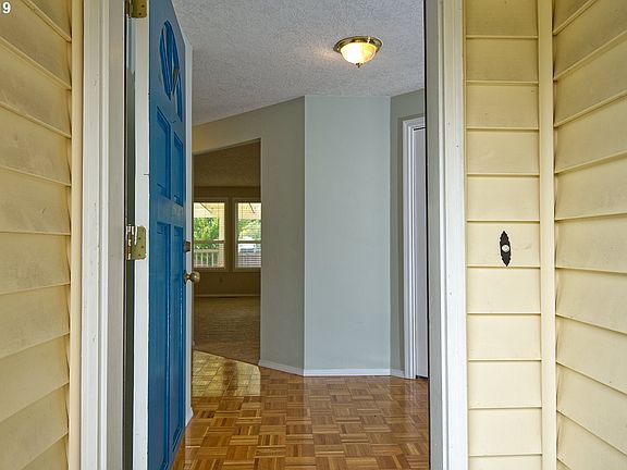 2nd image of 510 NE 138th Ave